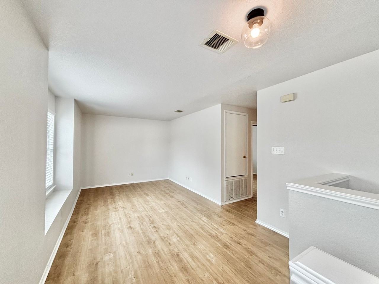 5559 Spring Walk - Photo 7 of 19