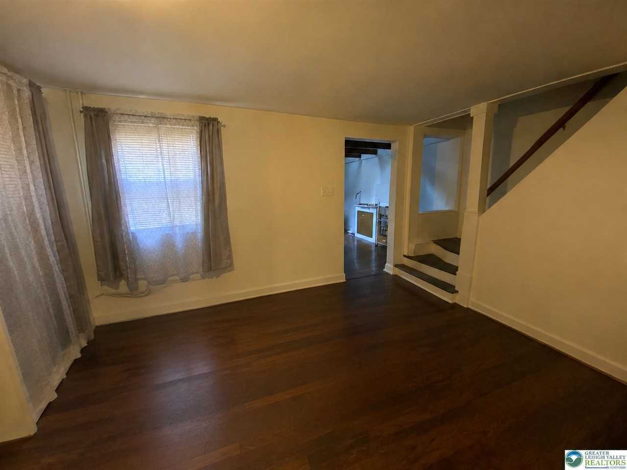 937 W Turner St - Photo 2 of 9