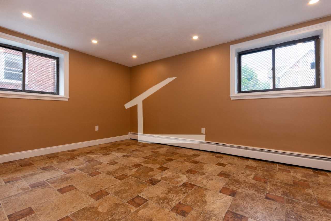 47 Gardner St - Photo 3 of 7