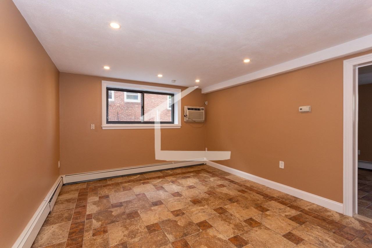 47 Gardner St - Photo 4 of 7