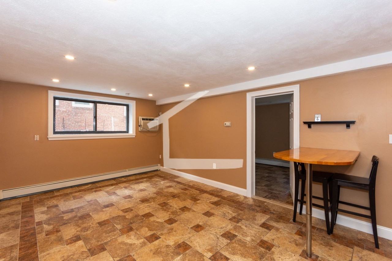 47 Gardner St - Photo 5 of 7