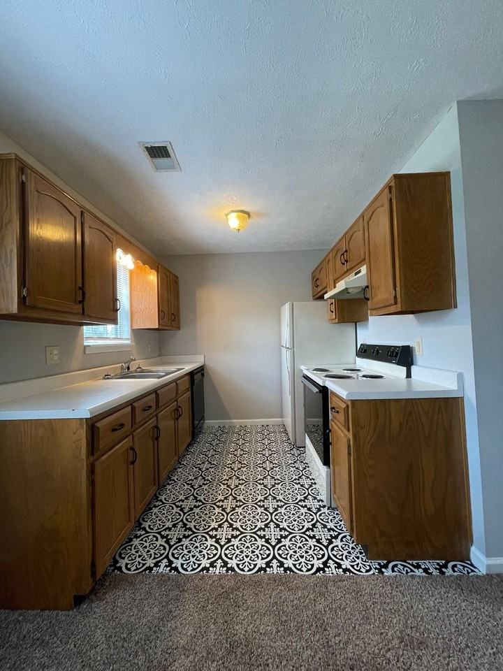 117 Lester Drive - Photo 2 of 16