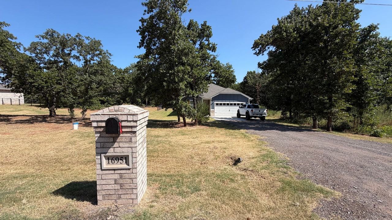 16951 Buck Cir - Photo 2 of 29