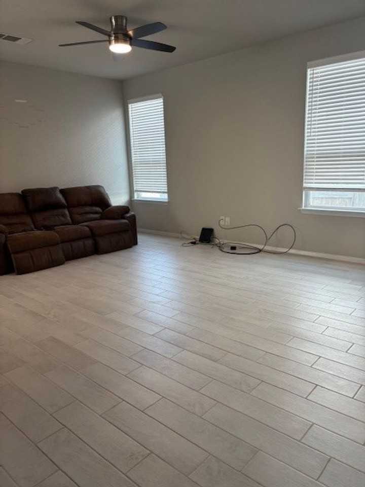 404 Black Opal Dr - Photo 5 of 37