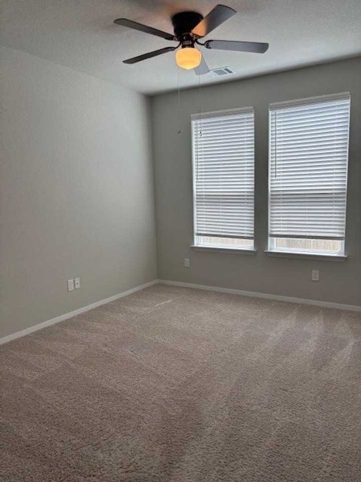 404 Black Opal Dr - Photo 7 of 37