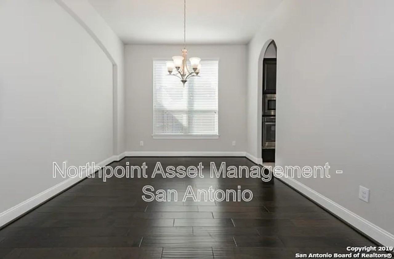 13706 Meadowick Dr - Photo 3 of 21