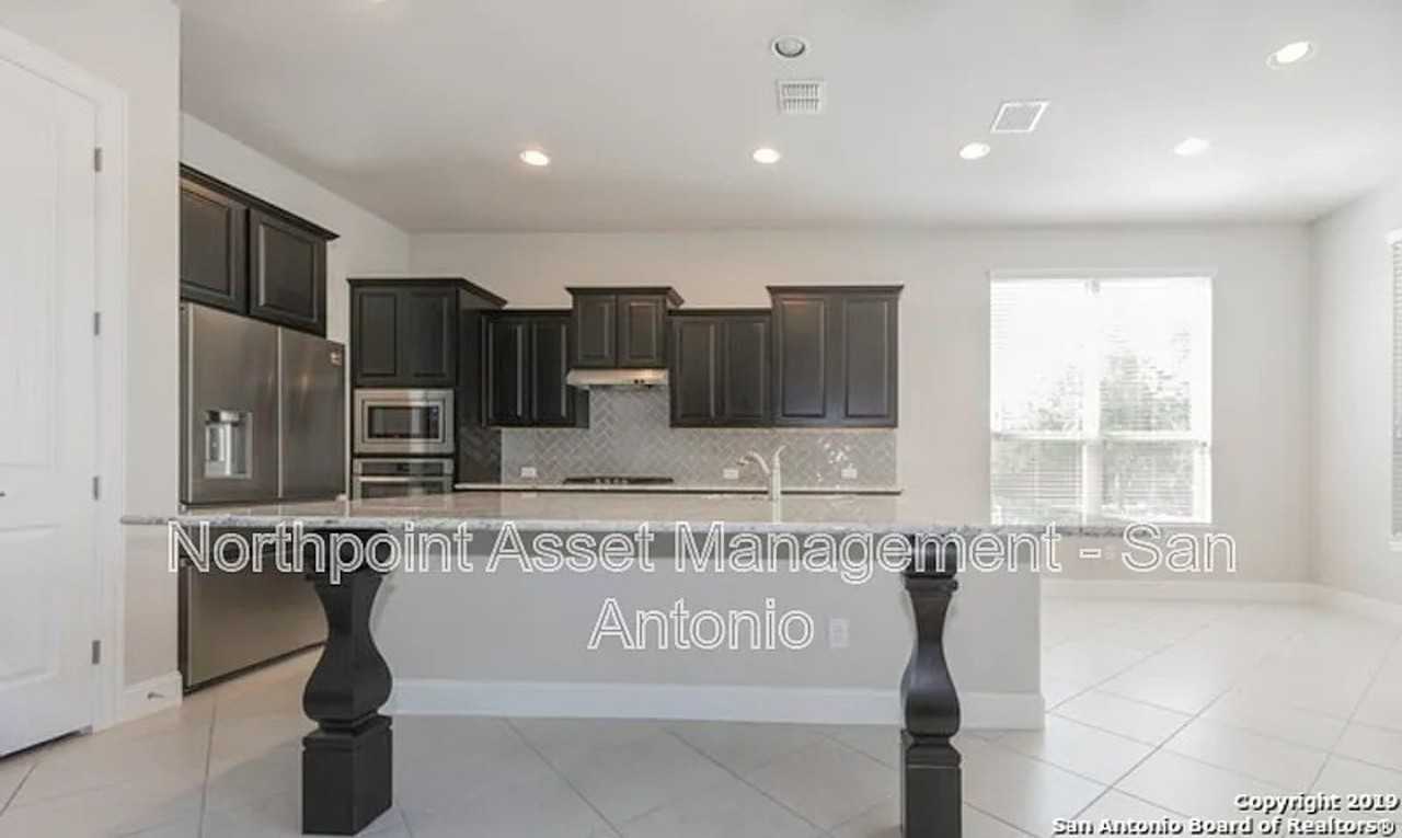 13706 Meadowick Dr - Photo 5 of 21