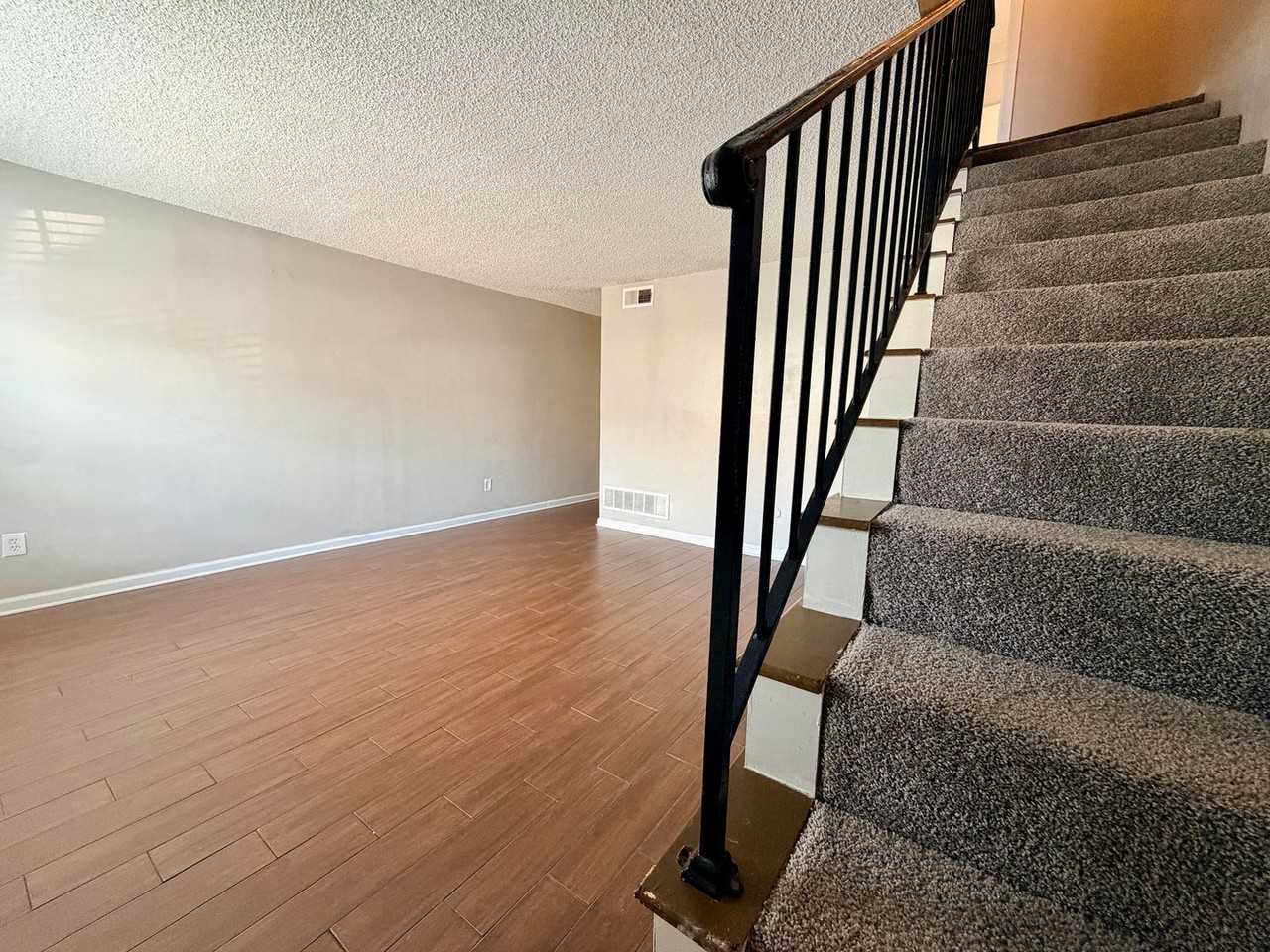 684 Hobbs Dr - Photo 2 of 10