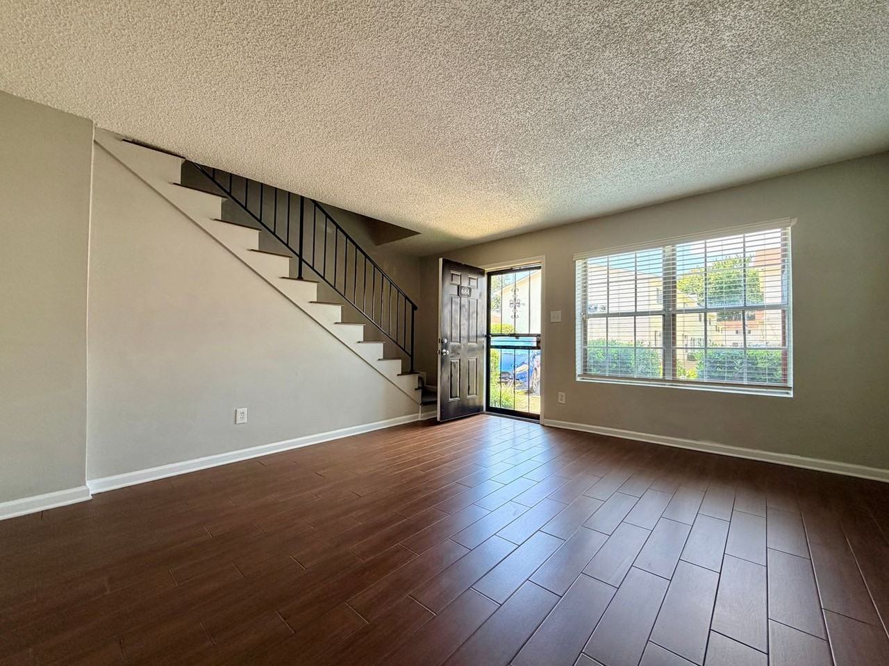 684 Hobbs Dr - Photo 3 of 10
