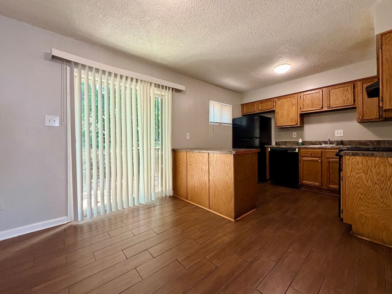 684 Hobbs Dr - Photo 4 of 10