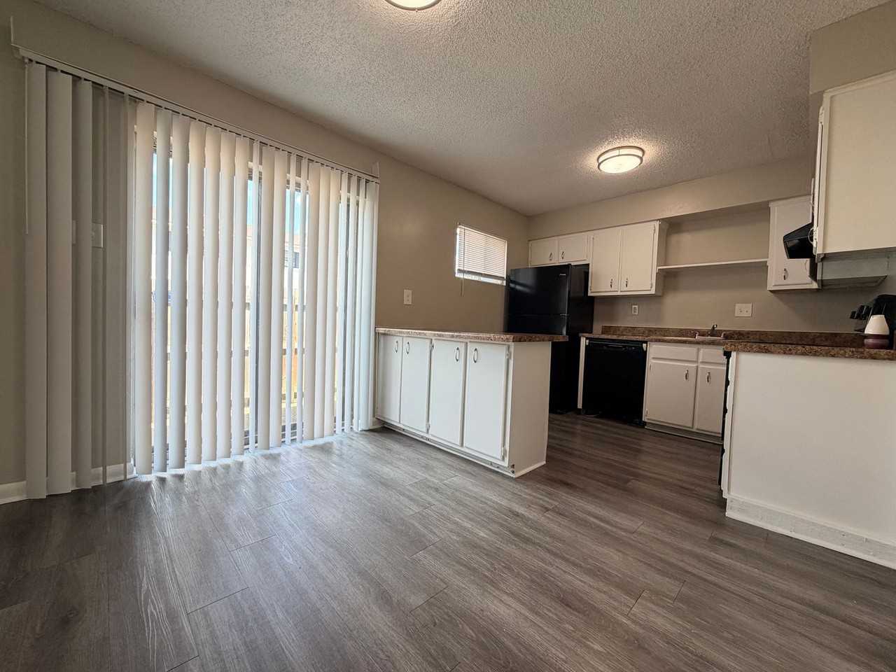 3450 Spottswood Ave - Photo 4 of 11
