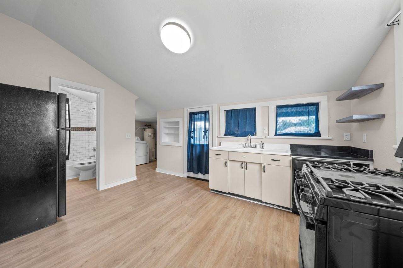708 Michigan Ave - Photo 6 of 15