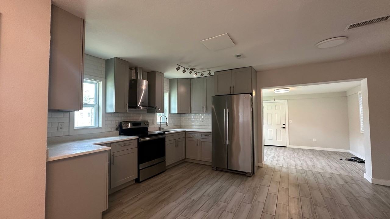 517 San Juan Blvd - Photo 4 of 21