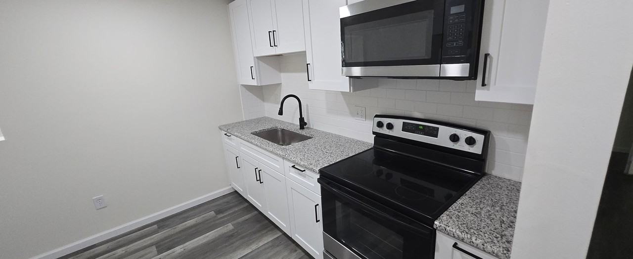 300 W Frack - Photo 2 of 11