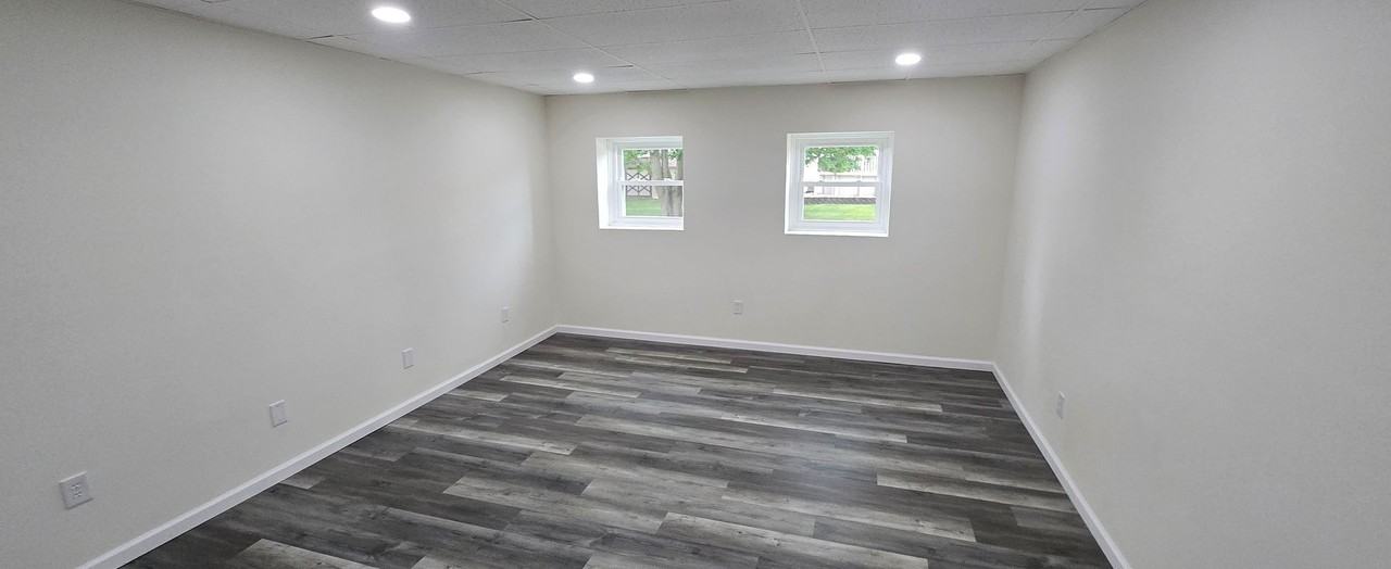 300 W Frack - Photo 3 of 11