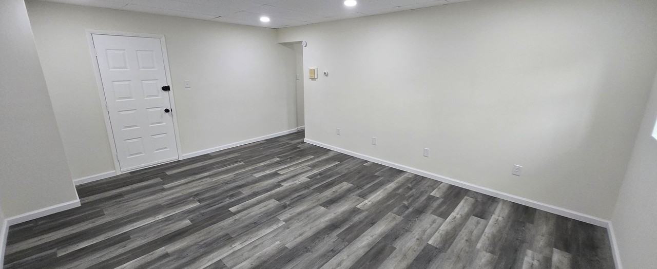 300 W Frack - Photo 4 of 11