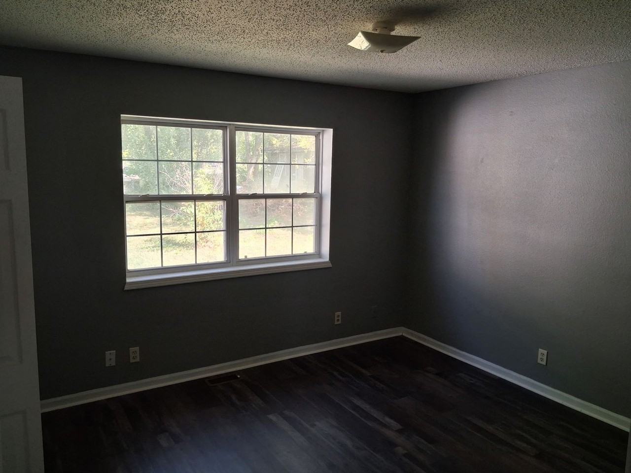 1006 N Elm St - Photo 2 of 6
