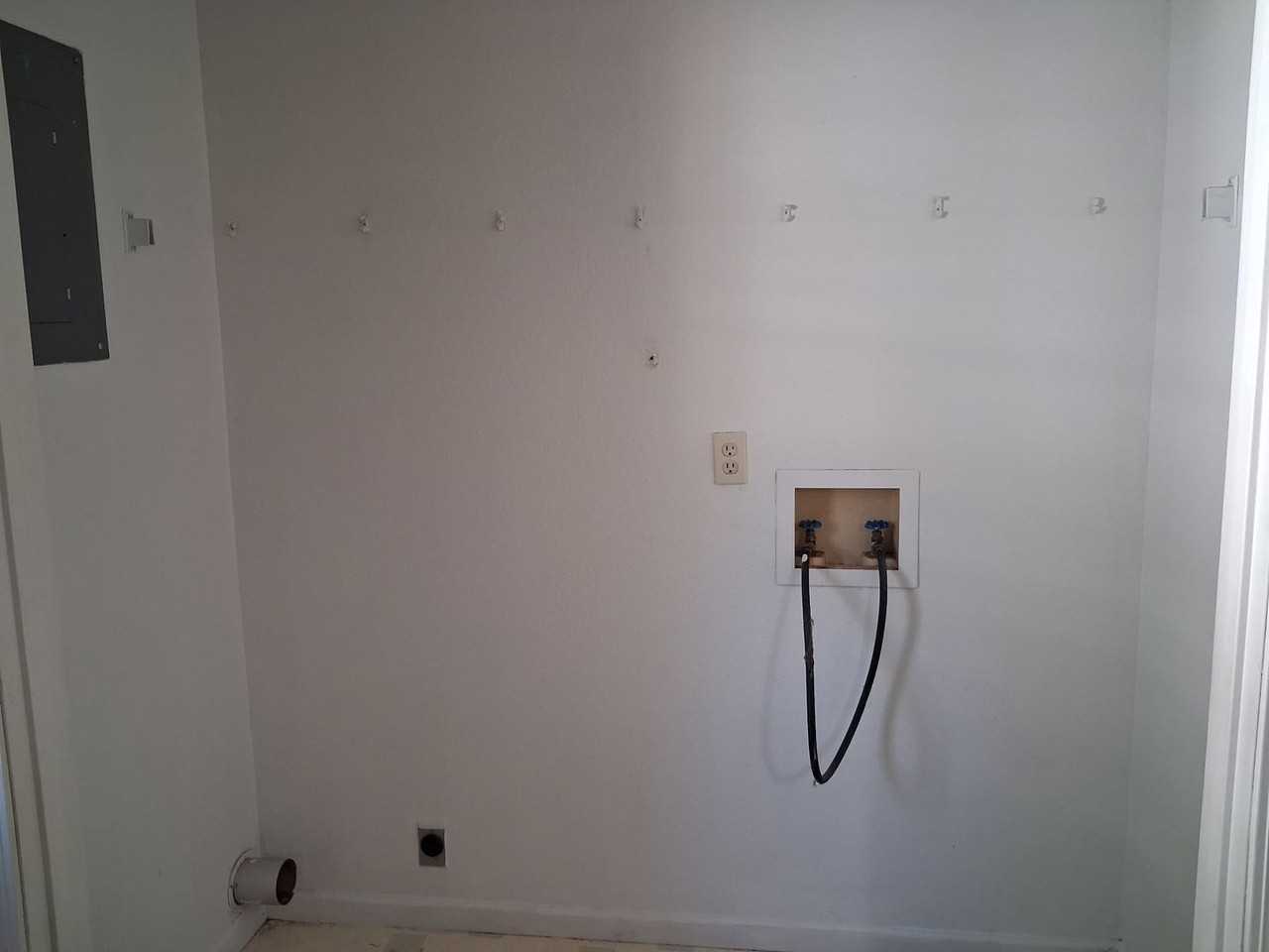 1006 N Elm St - Photo 5 of 6