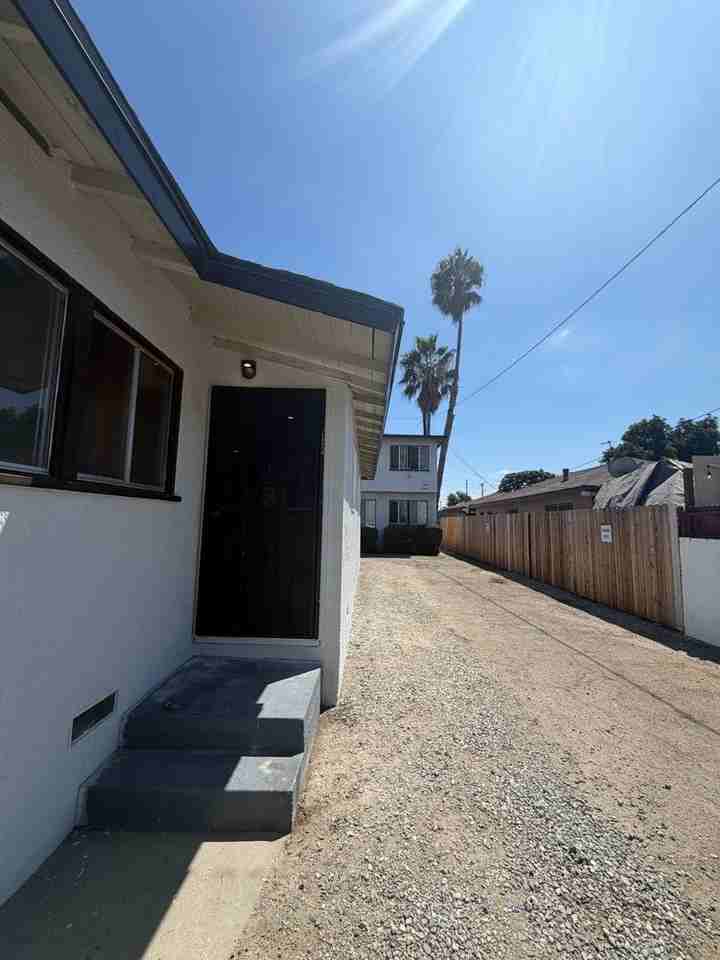 15512 S White Ave - Photo 2 of 14