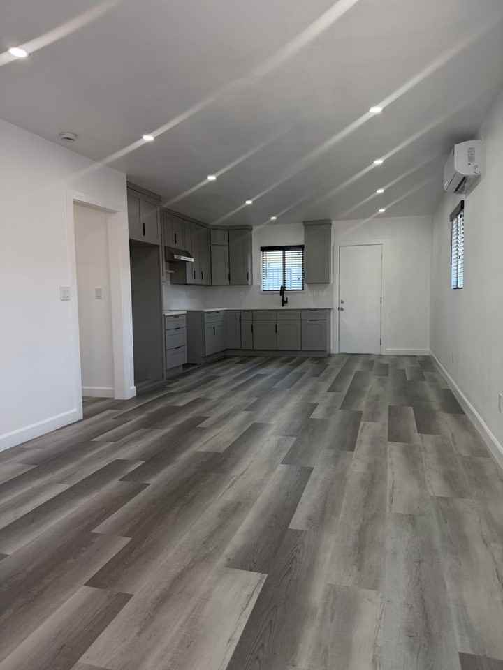 15512 S White Ave - Photo 3 of 14