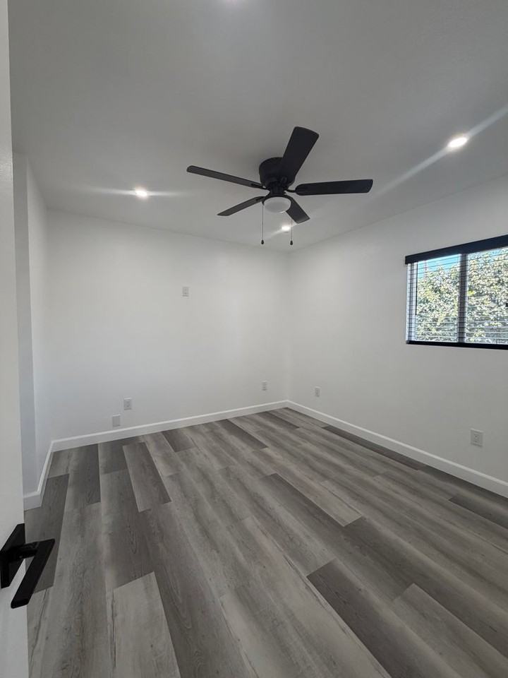 15512 S White Ave - Photo 7 of 14