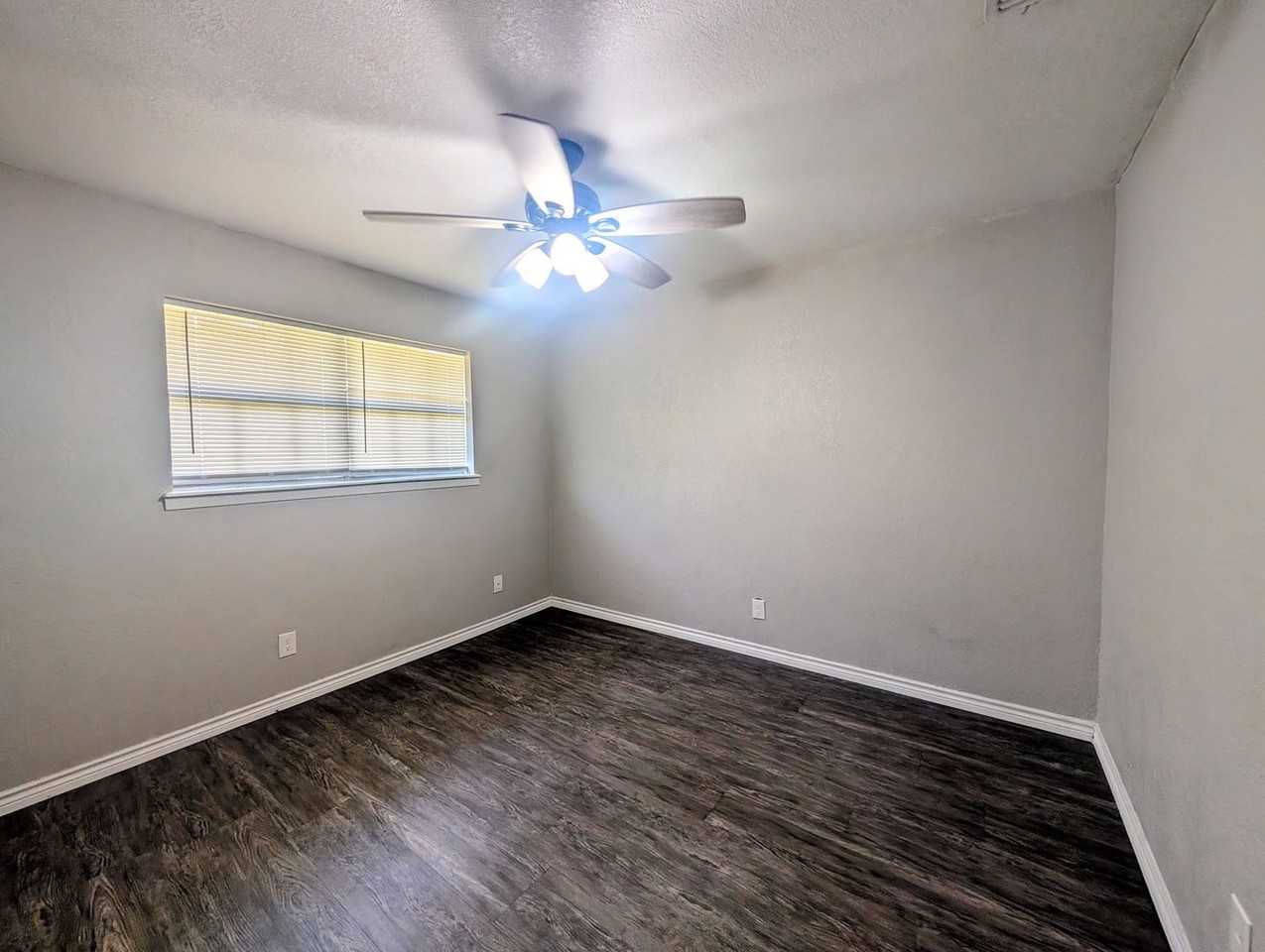 2400 Brookridge Dr #05 - Photo 3 of 8