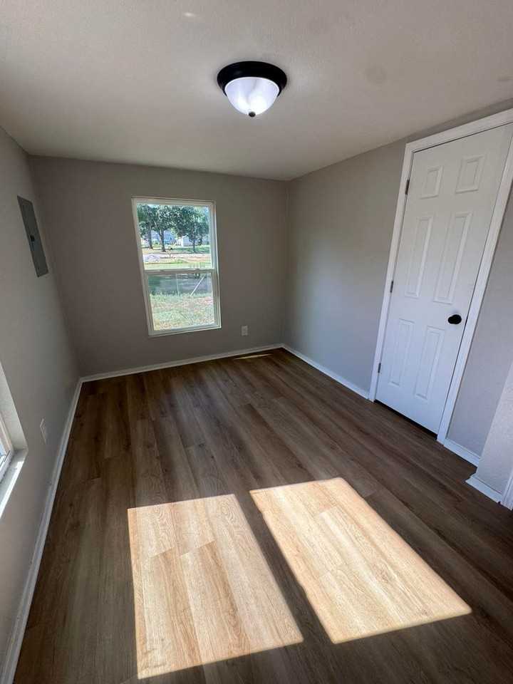 503 S Francis St - Photo 4 of 12