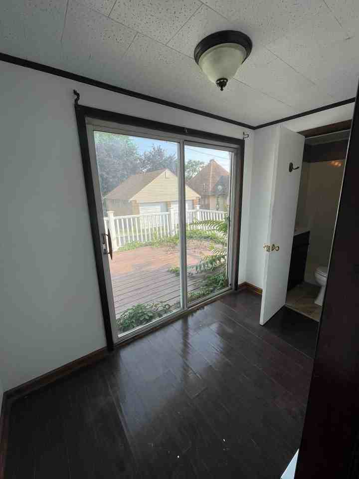 668 1/2 Addison St - Photo 2 of 11