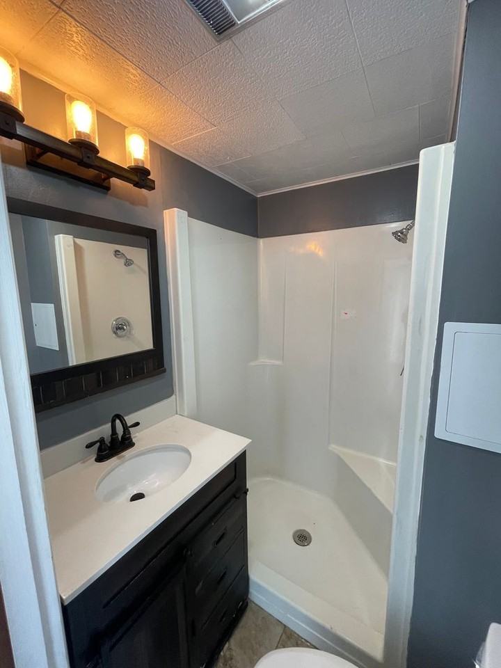 668 1/2 Addison St - Photo 3 of 11
