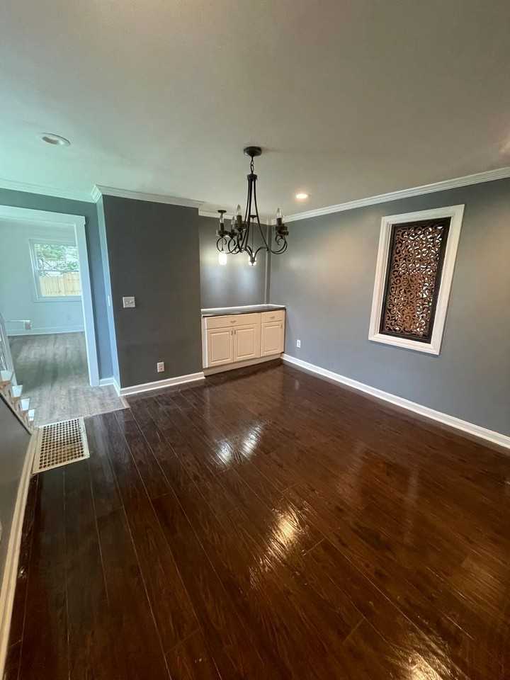 668 1/2 Addison St - Photo 5 of 11