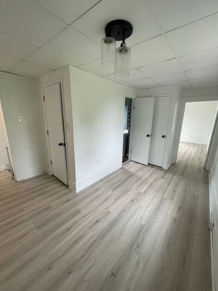 668 1/2 Addison St - Photo 6 of 11