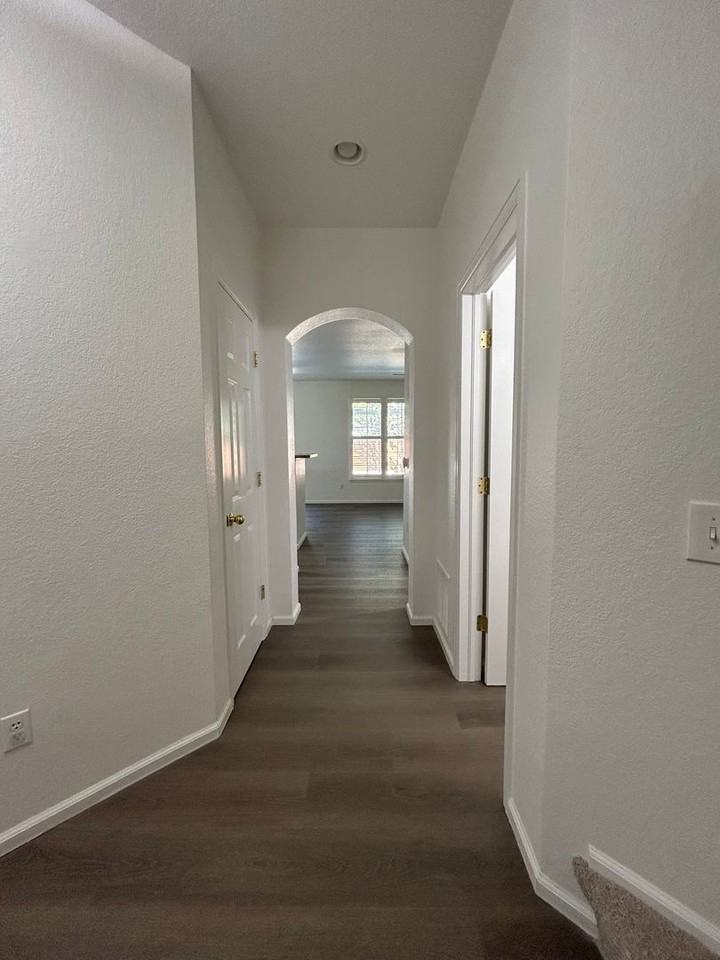 4409 S Jebel Ln - Photo 4 of 33