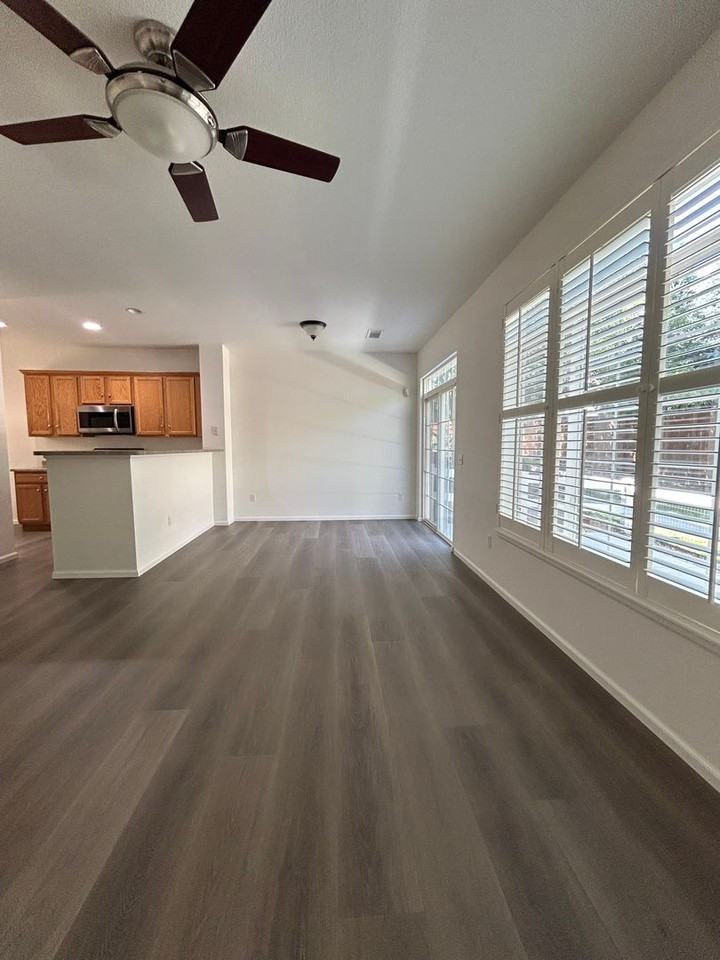 4409 S Jebel Ln - Photo 7 of 33