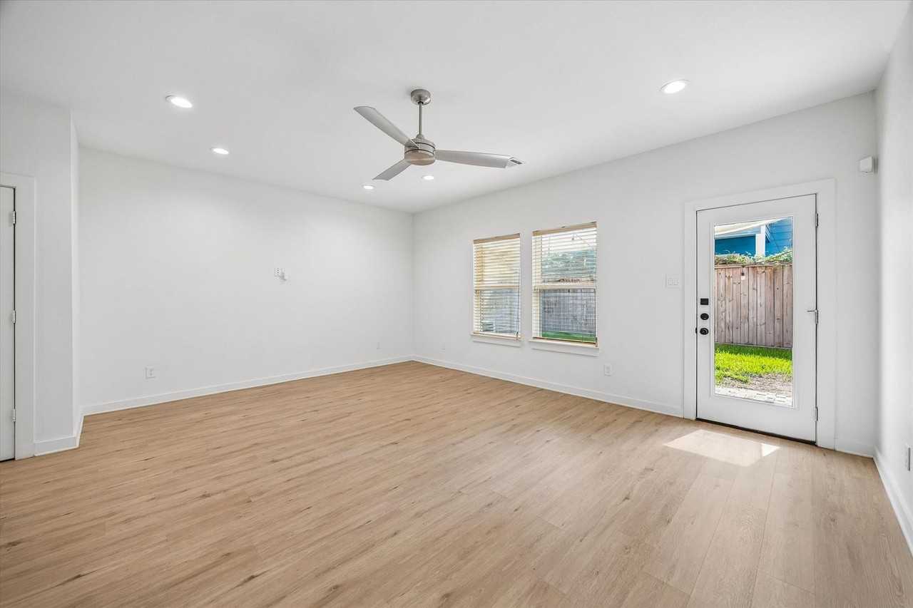 5710 Elysian St - Photo 7 of 20