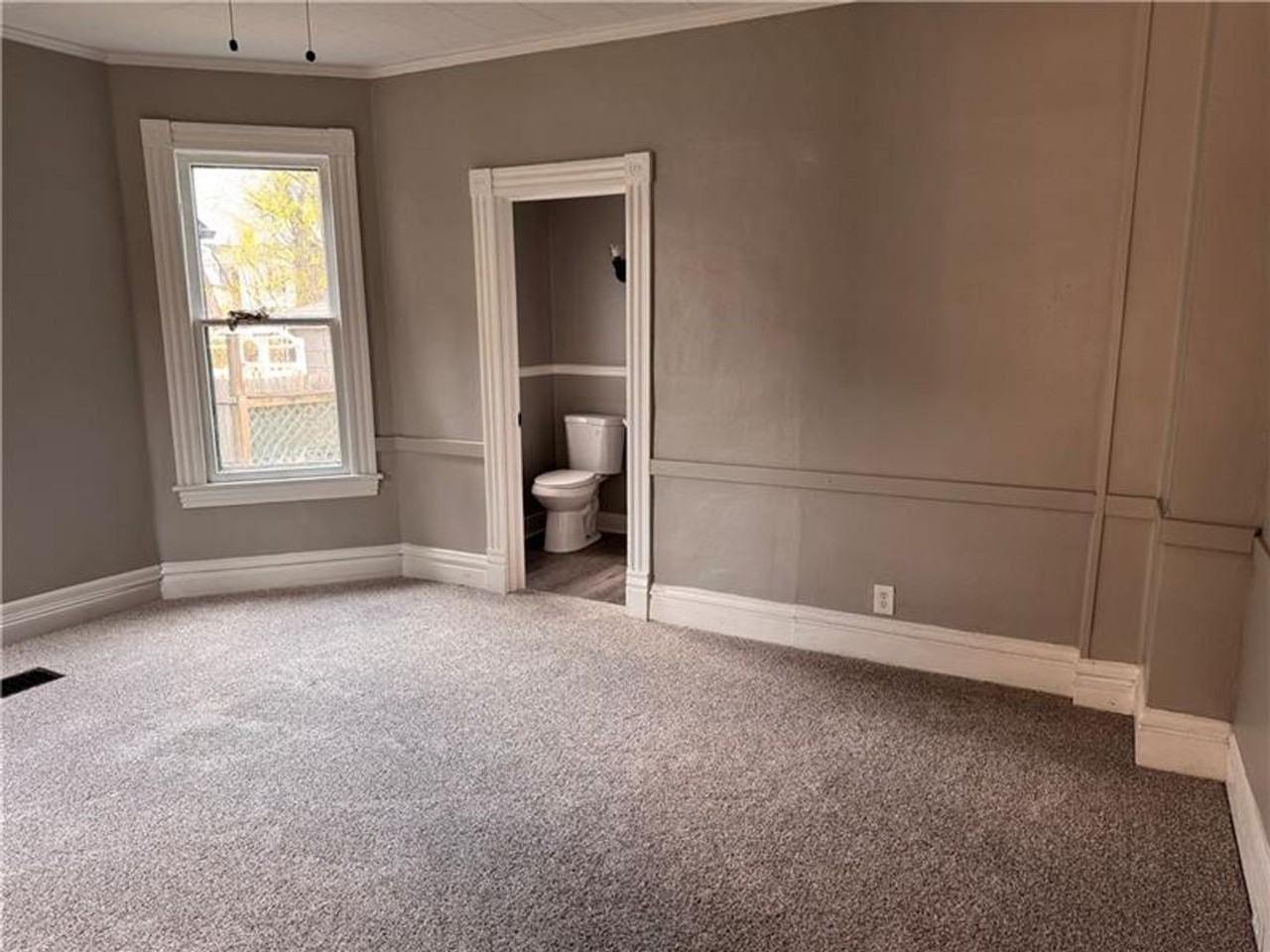 809 Linden St - Photo 5 of 13