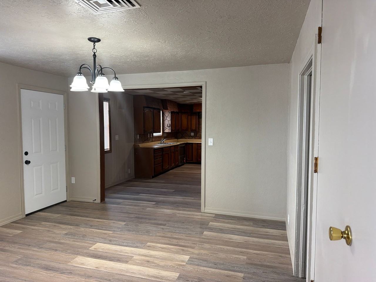 1809 E Grand Ave - Photo 4 of 16