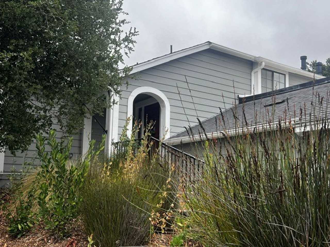 736 Hillside Dr - Photo 2 of 44
