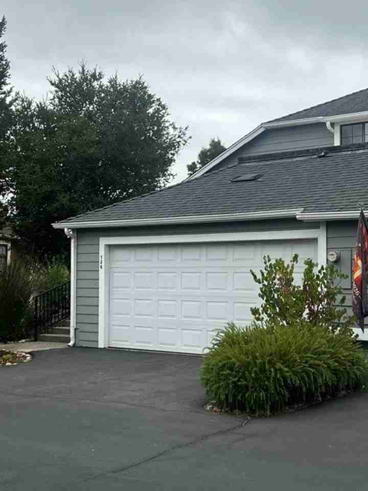 736 Hillside Dr - Photo 3 of 44