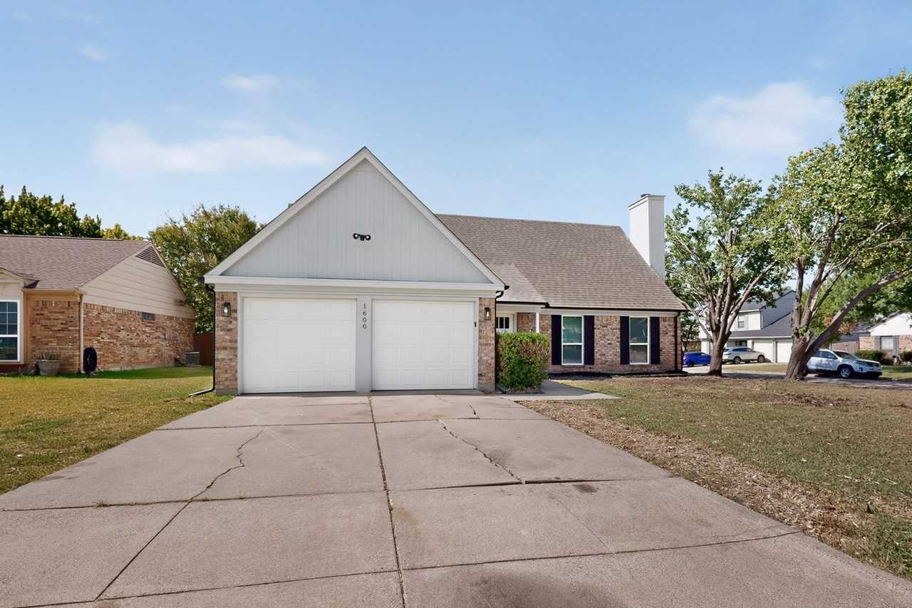 1600 Crimson Ct - Photo 4 of 45
