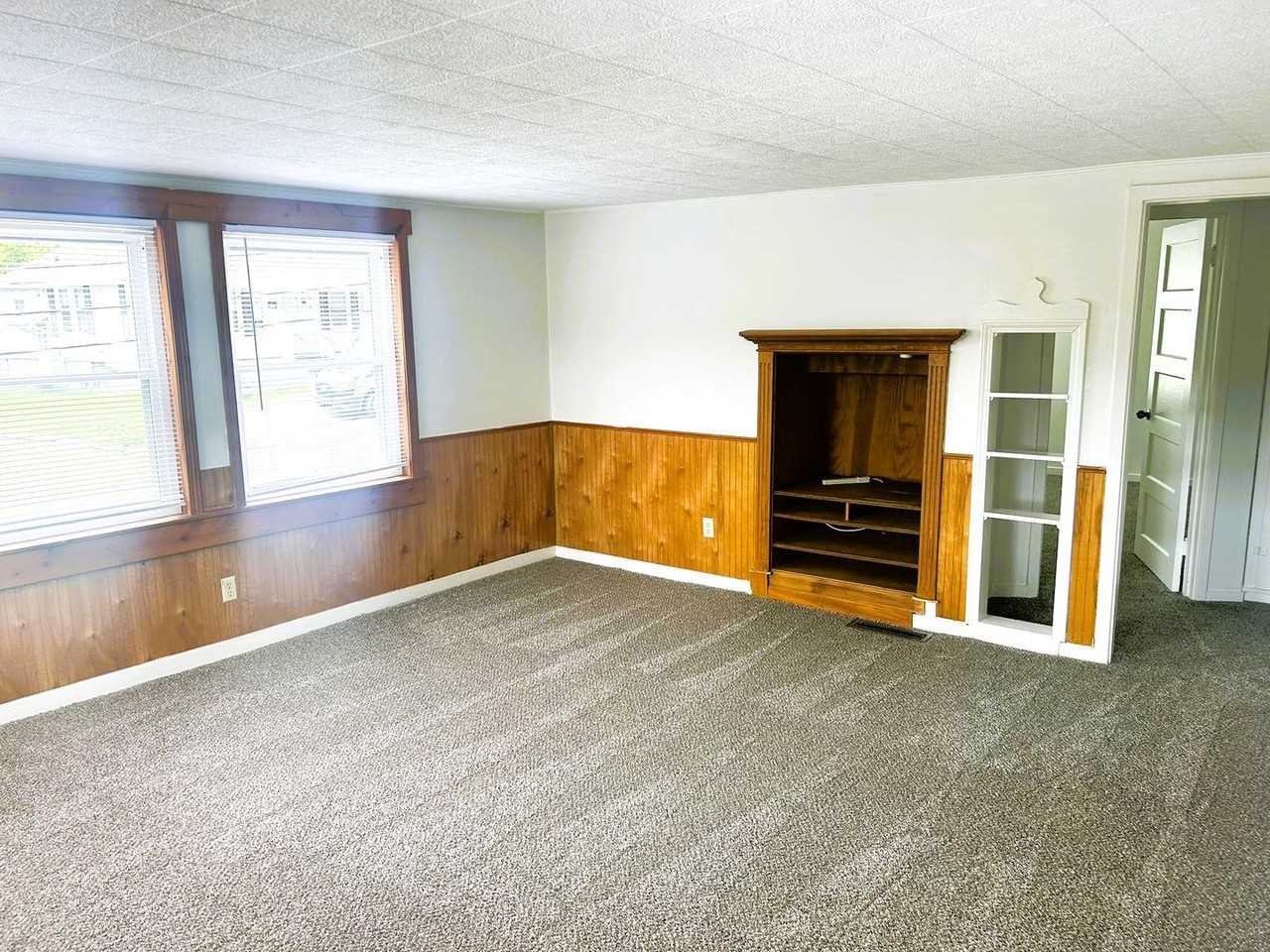 110 Capitol Blvd - Photo 2 of 7
