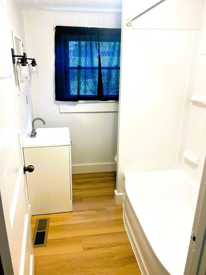 110 Capitol Blvd - Photo 3 of 7