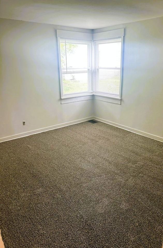 110 Capitol Blvd - Photo 4 of 7
