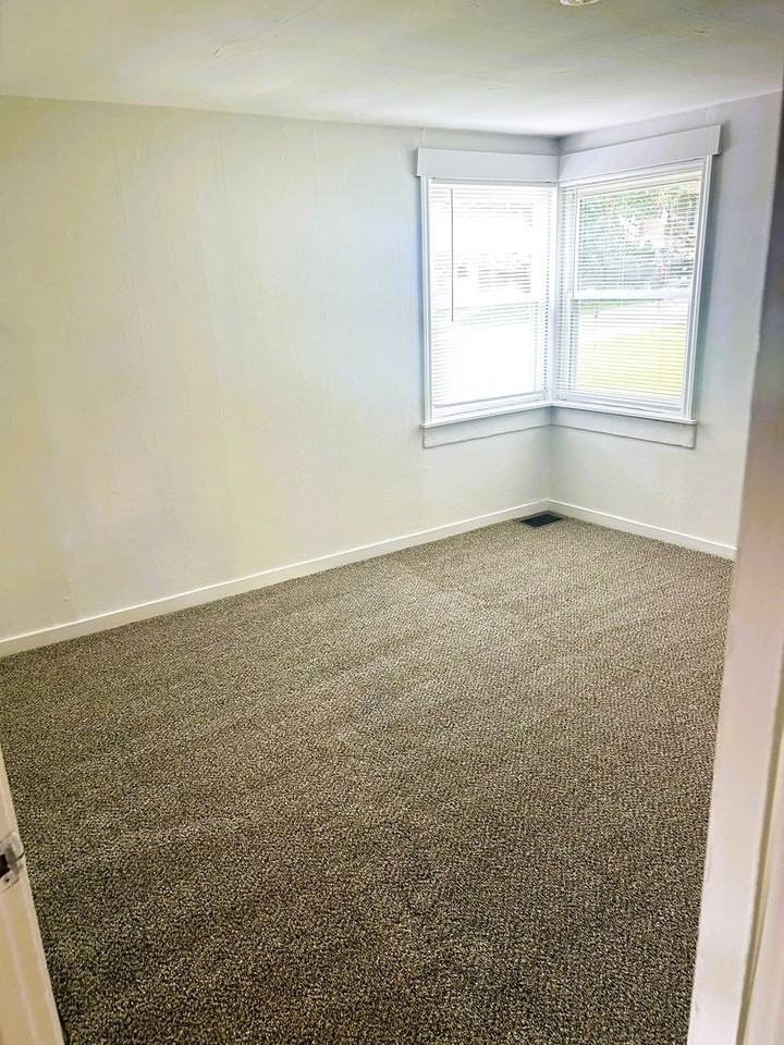 110 Capitol Blvd - Photo 5 of 7