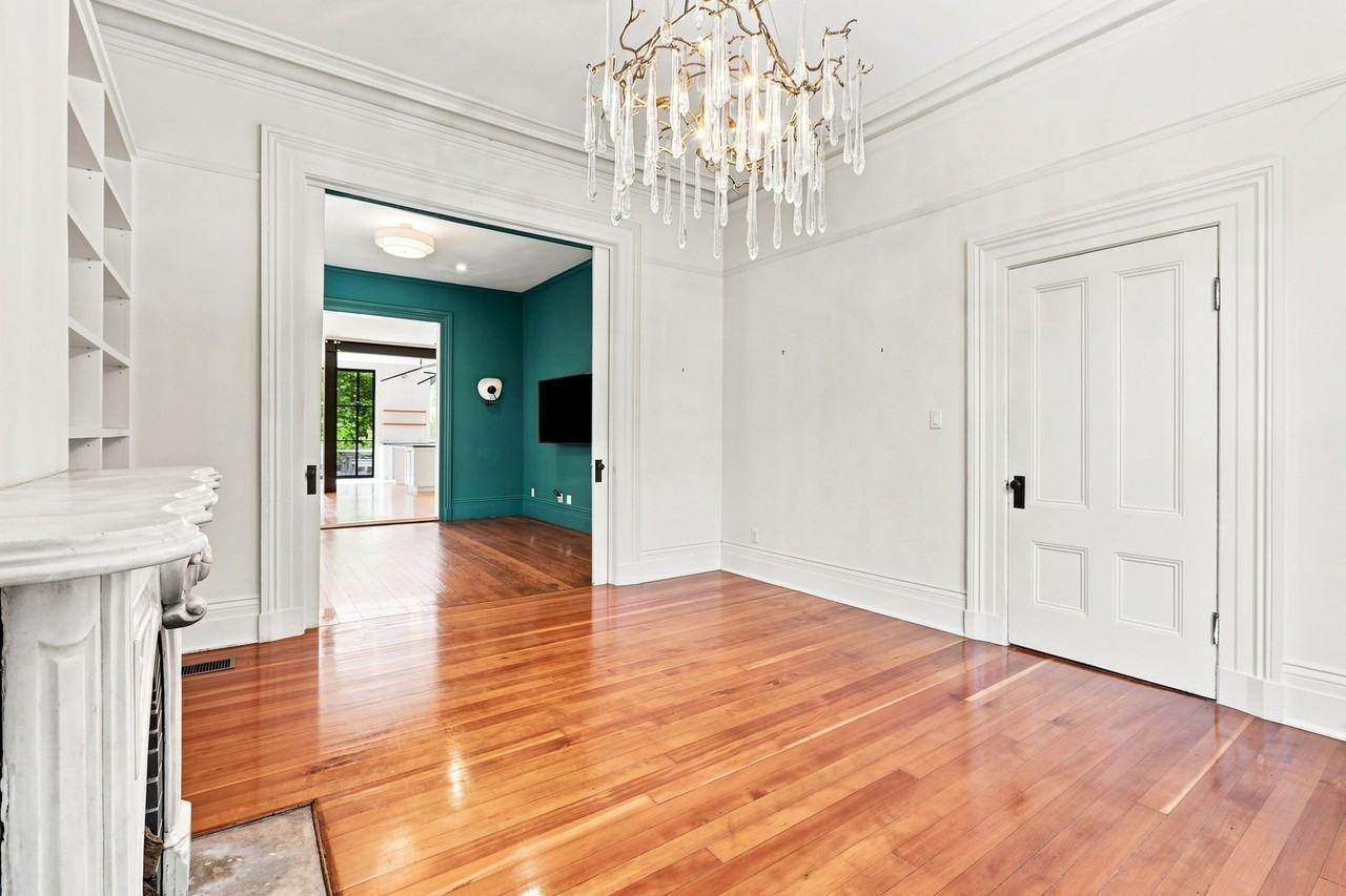 2570 Folsom St - Photo 4 of 37