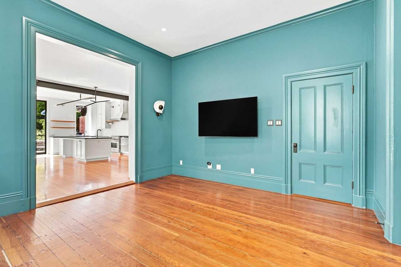 2570 Folsom St - Photo 6 of 37