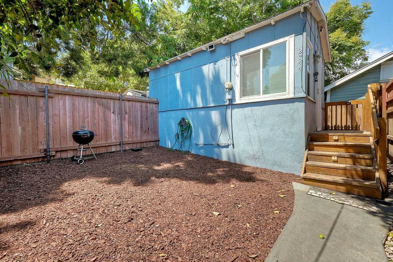 2744 Treat St - Photo 4 of 14
