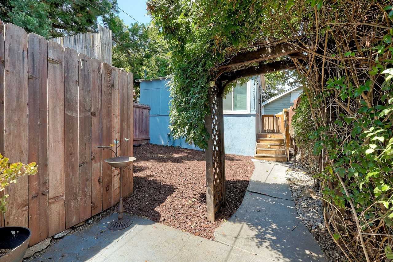 2744 Treat St - Photo 5 of 14