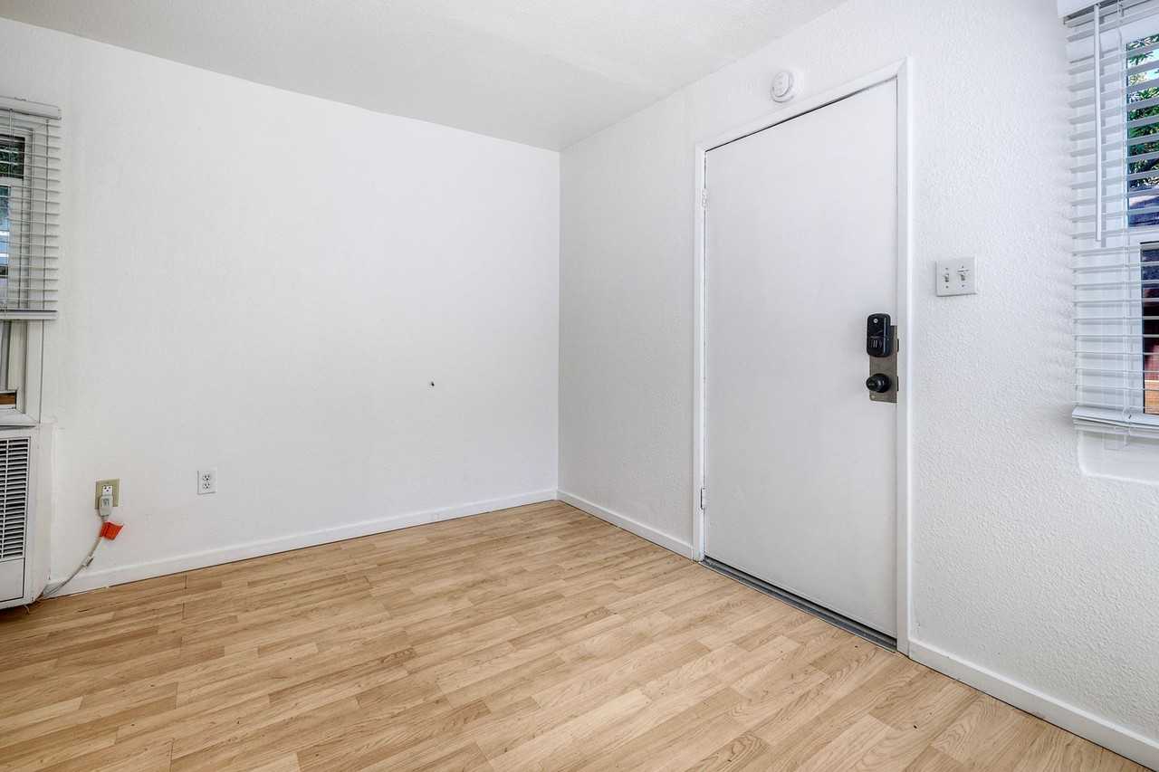 2744 Treat St - Photo 6 of 14