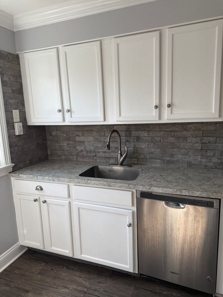21230 Tracy Ave - Photo 2 of 10