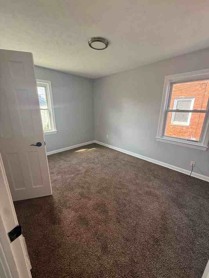 21230 Tracy Ave - Photo 5 of 10
